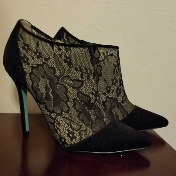 Betsey Johnson Lola Black Bootie Size 7 - Picture 2 of 4